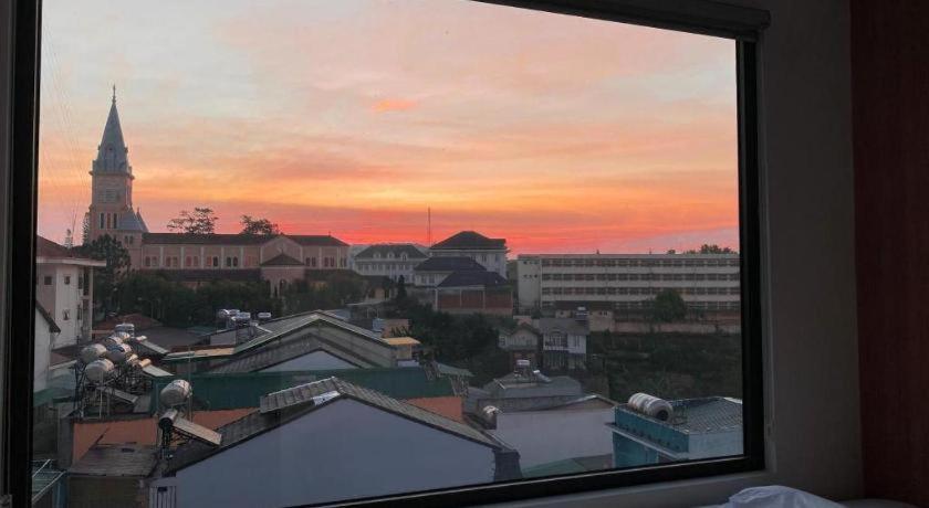 Yukkuri Boutique Hotel Dalat Екстериор снимка